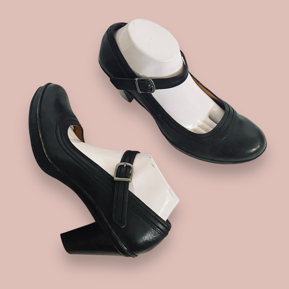 Clarks Artisan Collection Black Leather Ankle Strap Pumps Heels SZ 10